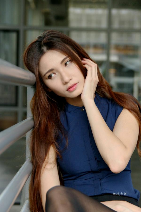 蔡譯心 蔡译心  台湾正妹蔡譯心写真：OL职业装与时尚美腿街拍，职场女神清纯与冷艳风格大赏第21张图片