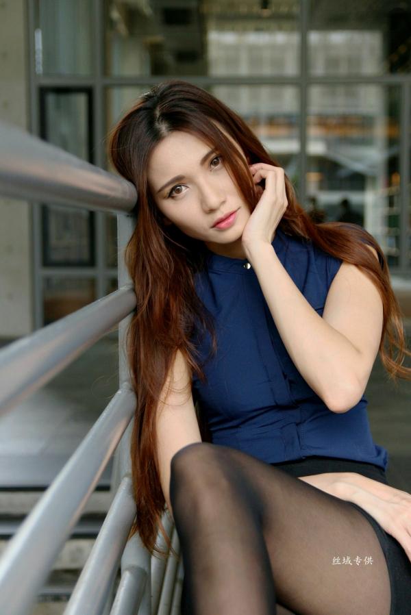 蔡譯心 蔡译心  台湾正妹蔡譯心写真：OL职业装与时尚美腿街拍，职场女神清纯与冷艳风格大赏第22张图片