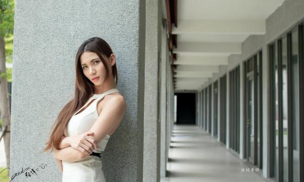 蔡譯心 蔡译心  台湾正妹蔡譯心写真：OL职业装与时尚美腿街拍，职场女神清纯与冷艳风格大赏第65张图片