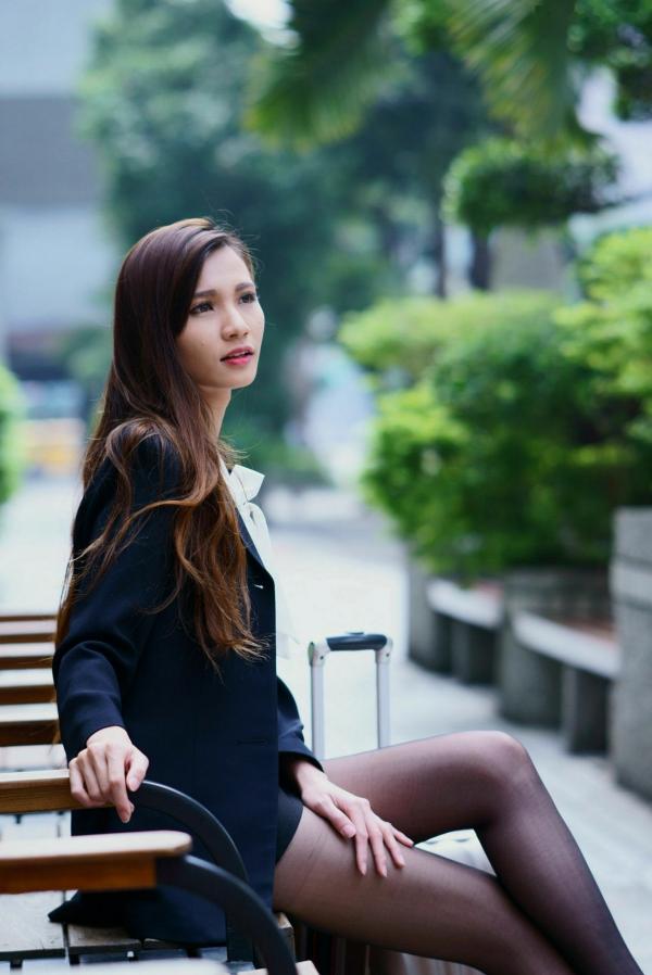 蔡譯心 蔡译心  台湾正妹蔡译心户外写真合集，都市街拍、职场OL与清新赏花多变风格，尽显绝佳身材与优雅气质第38张图片