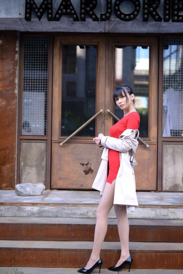 蔡譯心 蔡译心  台湾正妹蔡译心户外写真合集，都市街拍、职场OL与清新赏花多变风格，尽显绝佳身材与优雅气质第44张图片