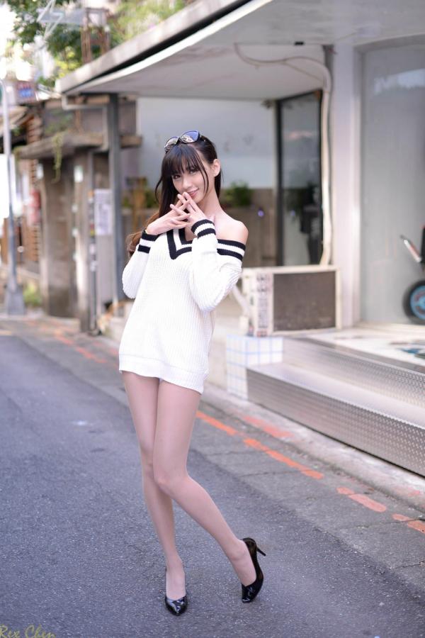 蔡譯心 蔡译心  台湾正妹蔡译心户外写真合集，都市街拍、职场OL与清新赏花多变风格，尽显绝佳身材与优雅气质第46张图片