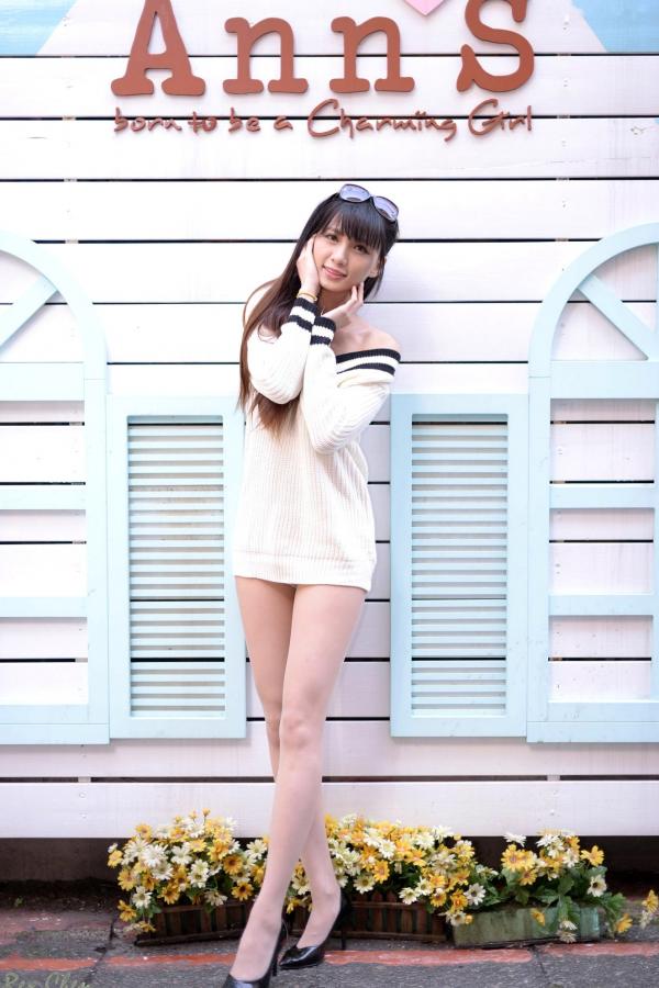 蔡譯心 蔡译心  台湾正妹蔡译心户外写真合集，都市街拍、职场OL与清新赏花多变风格，尽显绝佳身材与优雅气质第65张图片