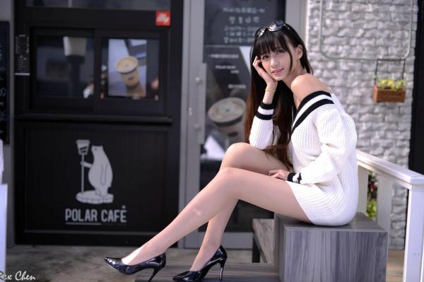 蔡譯心 蔡译心  台湾正妹蔡译心户外写真合集，都市街拍、职场OL与清新赏花多变风格，尽显绝佳身材与优雅气质第66张图片