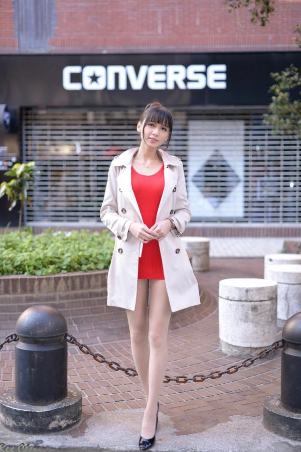 蔡譯心 蔡译心  台湾正妹蔡译心户外写真合集，都市街拍、职场OL与清新赏花多变风格，尽显绝佳身材与优雅气质第70张图片