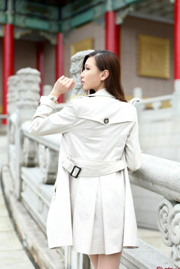 蔡譯心 蔡译心  台湾正妹蔡译心户外写真合集，都市街拍、职场OL与清新赏花多变风格，尽显绝佳身材与优雅气质第72张图片