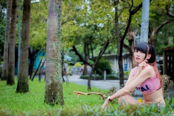 蔡譯心 蔡译心  台湾女神蔡译心气质写真：户外运动风穿搭，白色热裤展现修长美腿，清新活力少女感十足！第14张图片