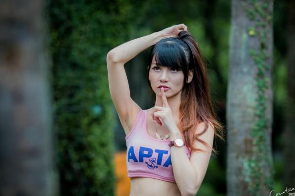 蔡譯心 蔡译心  台湾女神蔡译心气质写真：户外运动风穿搭，白色热裤展现修长美腿，清新活力少女感十足！第38张图片