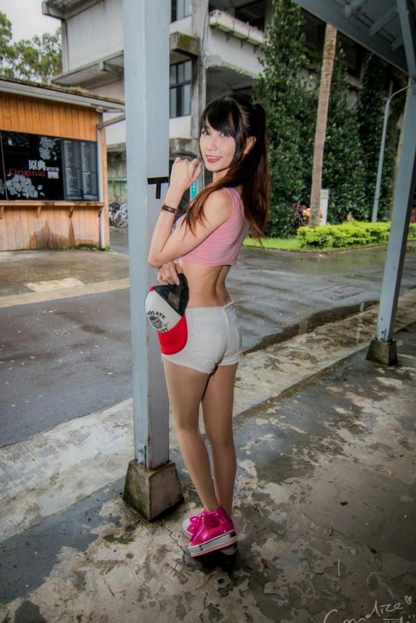 蔡譯心 蔡译心  台湾女神蔡译心气质写真：户外运动风穿搭，白色热裤展现修长美腿，清新活力少女感十足！第43张图片