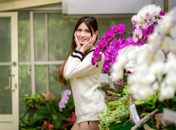 蔡譯心 蔡译心  台湾正妹蔡译心户外写真：青春学院风校服与简约时尚街拍，尽显修长美腿与纤细骨感美第36张图片