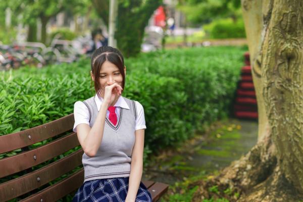 蔡譯心 蔡译心  台湾正妹蔡译心户外写真：青春学院风校服与简约时尚街拍，尽显修长美腿与纤细骨感美第45张图片