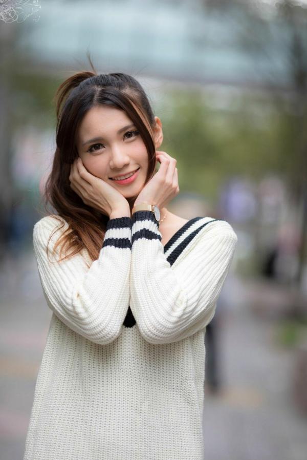 蔡譯心 蔡译心  台湾正妹蔡译心户外写真：青春学院风校服与简约时尚街拍，尽显修长美腿与纤细骨感美第76张图片