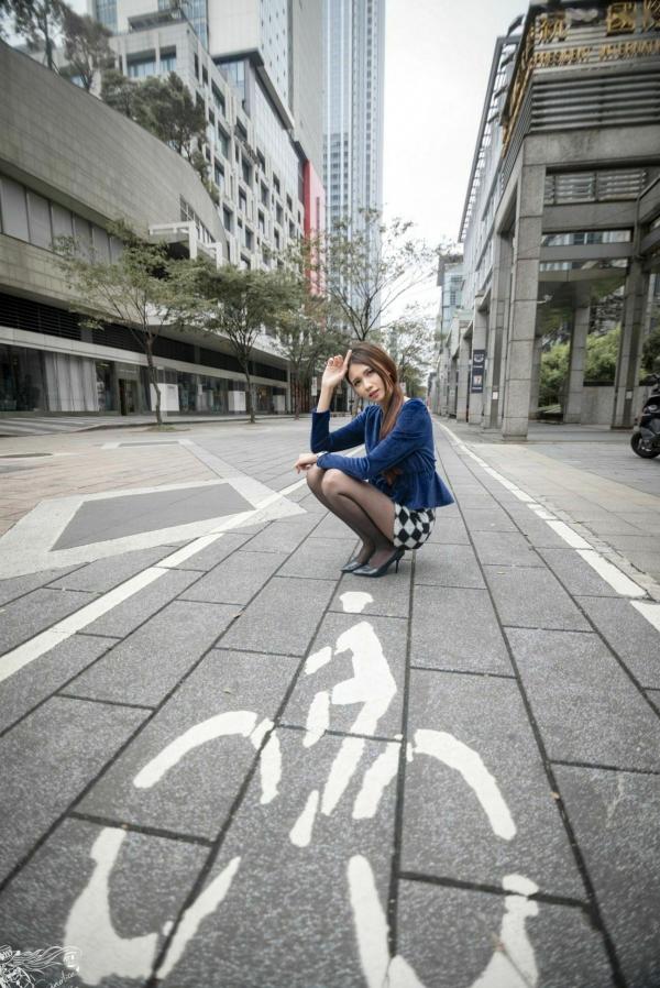 蔡譯心 蔡译心  台湾正妹蔡译心户外写真：青春学院风校服与简约时尚街拍，尽显修长美腿与纤细骨感美第88张图片