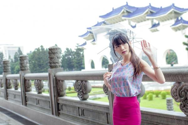 蔡譯心 蔡译心  台湾正妹蔡译心：中正纪念堂与富锦街时尚街拍，优雅女神的修长美腿时装秀第9张图片