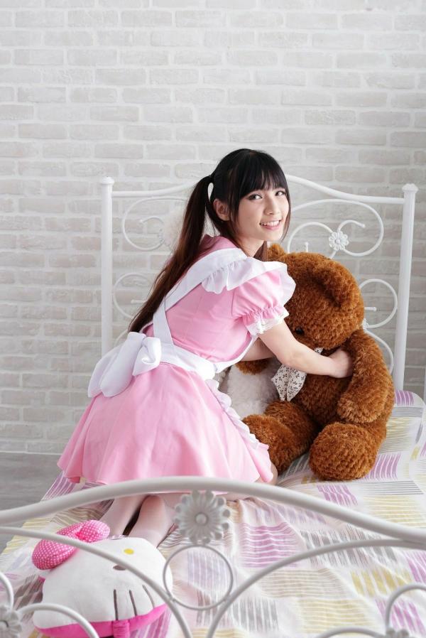蔡譯心 蔡译心  台湾正妹蔡译心可爱女仆系列写真：粉色制服诱惑与温馨卧室私房感，清纯甜美演绎心动瞬间第4张图片