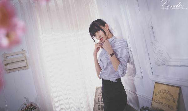 蔡譯心 蔡译心  台湾正妹蔡译心高冷御姐范棚拍写真，黑丝美腿搭配包臀裙诱惑无限，修长骨感身材尽显名模气质第22张图片
