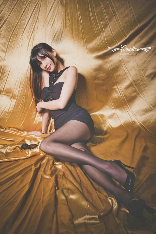 蔡譯心 蔡译心  台湾正妹蔡译心高冷御姐范棚拍写真，黑丝美腿搭配包臀裙诱惑无限，修长骨感身材尽显名模气质第71张图片
