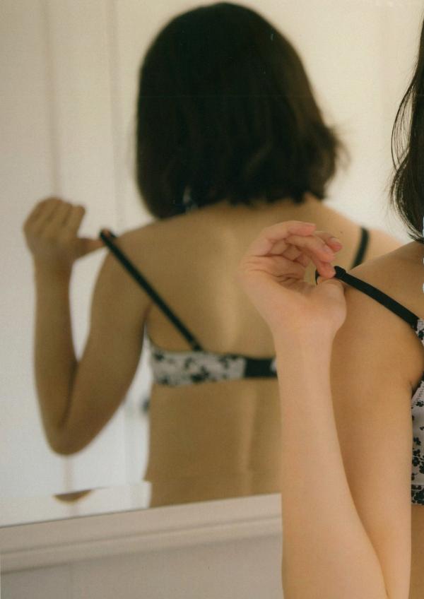 渡辺麻友 渡边麻友  渡辺麻友写真集《知らないうちに》：泳装夏日清凉、超市生活感与居家私房美图，日系少女纯美写真合集[113P]第5张图片