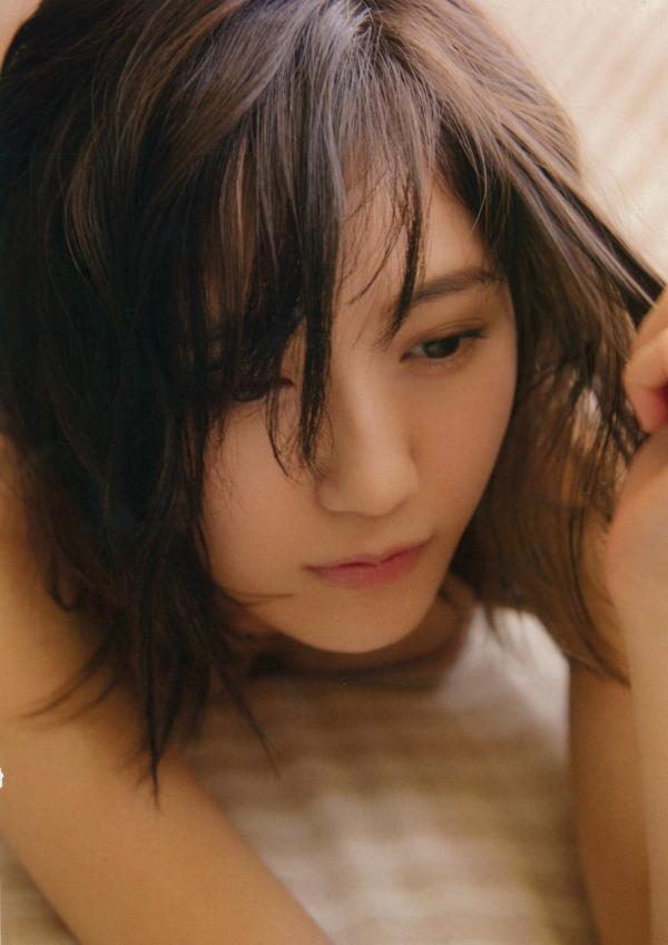 渡辺麻友 渡边麻友  渡辺麻友写真集《知らないうちに》：泳装夏日清凉、超市生活感与居家私房美图，日系少女纯美写真合集[113P]第13张图片