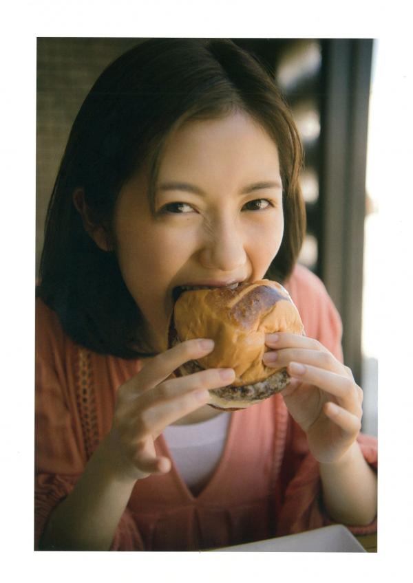 渡辺麻友 渡边麻友  渡辺麻友写真集《知らないうちに》：泳装夏日清凉、超市生活感与居家私房美图，日系少女纯美写真合集[113P]第31张图片
