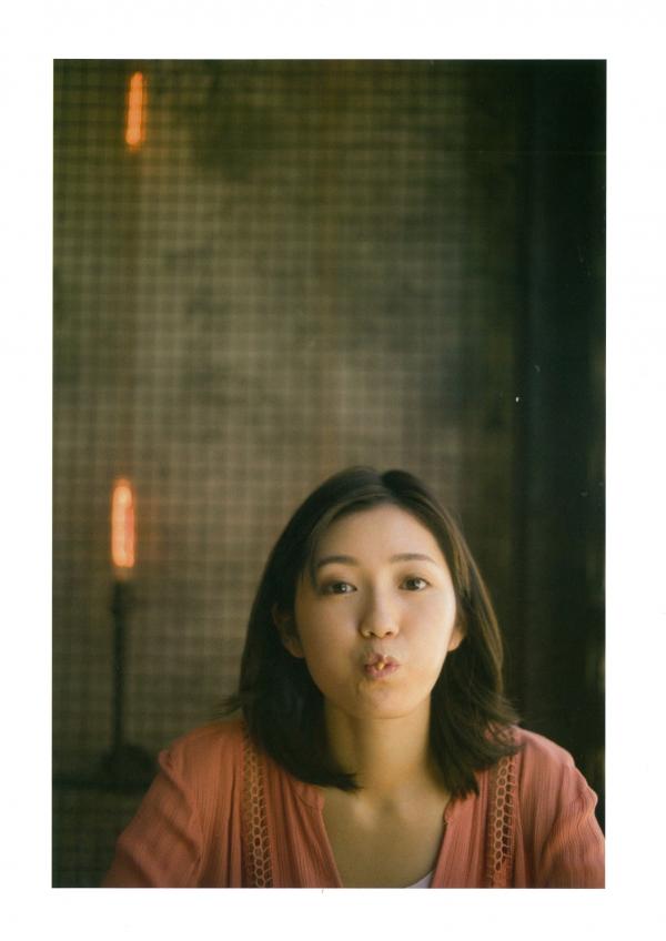 渡辺麻友 渡边麻友  渡辺麻友写真集《知らないうちに》：泳装夏日清凉、超市生活感与居家私房美图，日系少女纯美写真合集[113P]第32张图片