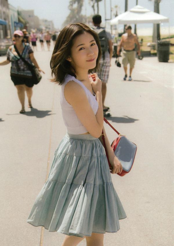 渡辺麻友 渡边麻友  渡辺麻友写真集《知らないうちに》：泳装夏日清凉、超市生活感与居家私房美图，日系少女纯美写真合集[113P]第38张图片