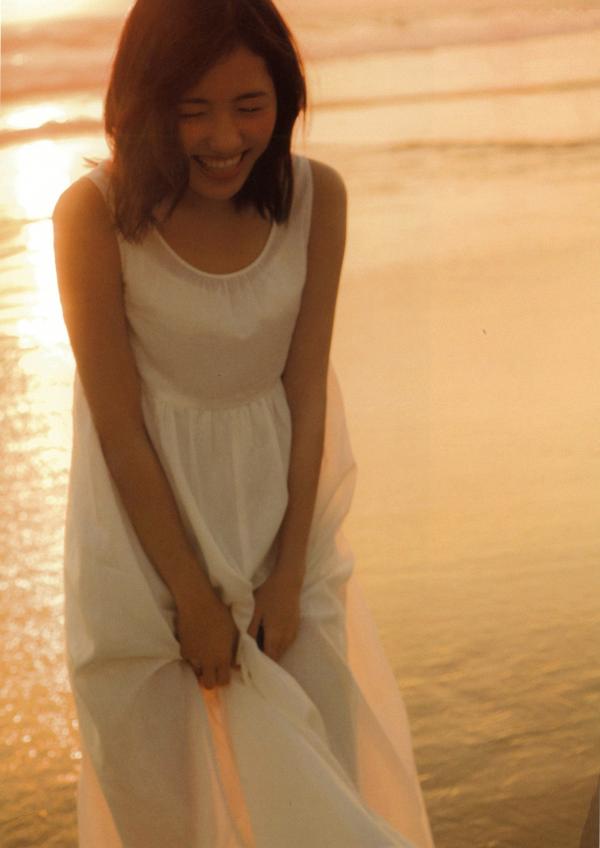 渡辺麻友 渡边麻友  渡辺麻友写真集《知らないうちに》：泳装夏日清凉、超市生活感与居家私房美图，日系少女纯美写真合集[113P]第76张图片