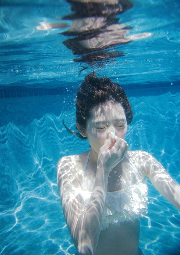 渡辺麻友 渡边麻友  渡辺麻友写真集《知らないうちに》：泳装夏日清凉、超市生活感与居家私房美图，日系少女纯美写真合集[113P]第99张图片