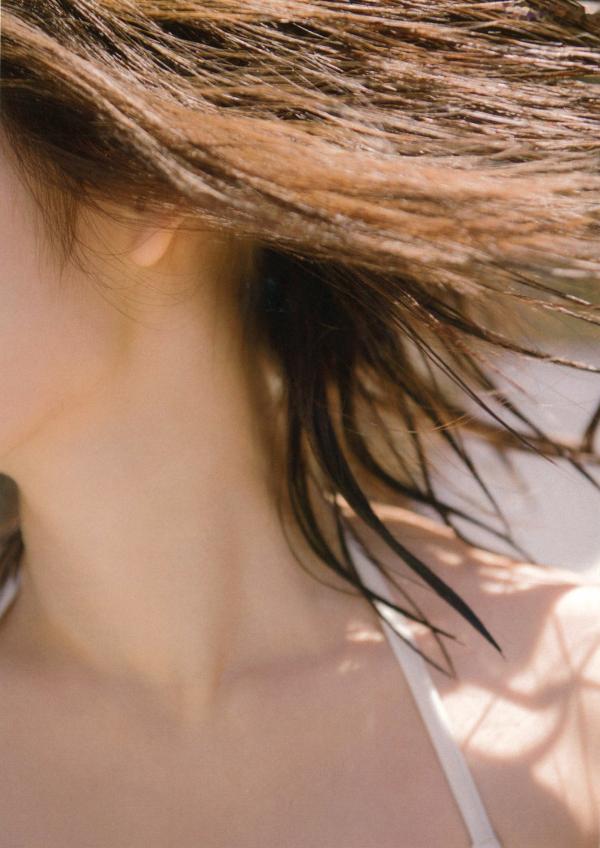 渡辺麻友 渡边麻友  渡辺麻友写真集《知らないうちに》：泳装夏日清凉、超市生活感与居家私房美图，日系少女纯美写真合集[113P]第106张图片