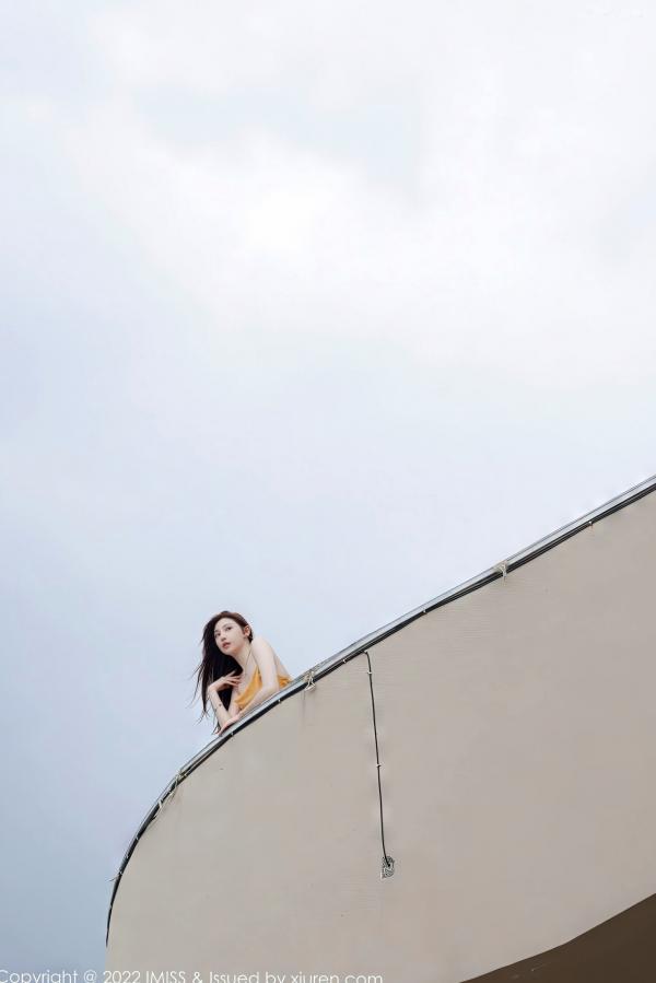 劉奕寧 刘奕宁  IMiss爱蜜社-刘奕宁：海边清纯系写真，白色露背长裙演绎夏日度假风，时尚休闲白裤穿搭尽显修长身材，清秀甜美户外私房大尺度美图第26张图片