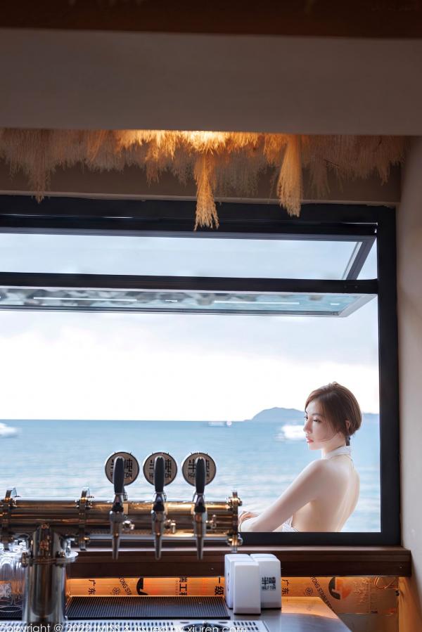劉奕寧 刘奕宁  IMiss爱蜜社-刘奕宁：海边清纯系写真，白色露背长裙演绎夏日度假风，时尚休闲白裤穿搭尽显修长身材，清秀甜美户外私房大尺度美图第32张图片
