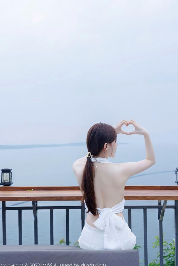 劉奕寧 刘奕宁  IMiss爱蜜社-刘奕宁：海边清纯系写真，白色露背长裙演绎夏日度假风，时尚休闲白裤穿搭尽显修长身材，清秀甜美户外私房大尺度美图第40张图片
