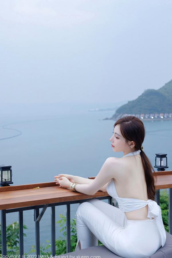 劉奕寧 刘奕宁  IMiss爱蜜社-刘奕宁：海边清纯系写真，白色露背长裙演绎夏日度假风，时尚休闲白裤穿搭尽显修长身材，清秀甜美户外私房大尺度美图第41张图片
