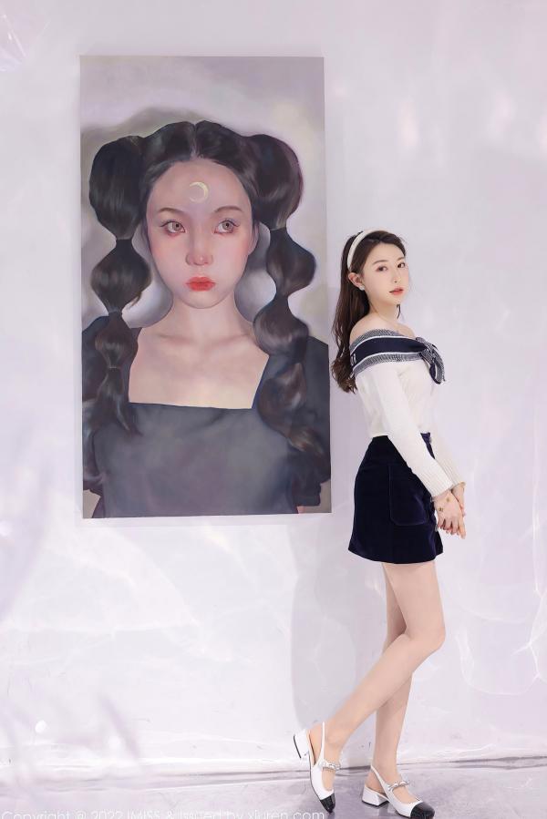 劉奕寧 刘奕宁  IMiss爱蜜社-704-刘奕宁：艺术工作室里的清纯女神，白色露肩上衣搭配黑短裙，展现优雅气质与高级感，梦幻写实风格写真无圣光大尺度第2张图片