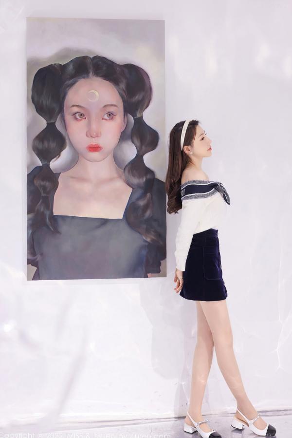 劉奕寧 刘奕宁  IMiss爱蜜社-704-刘奕宁：艺术工作室里的清纯女神，白色露肩上衣搭配黑短裙，展现优雅气质与高级感，梦幻写实风格写真无圣光大尺度第4张图片