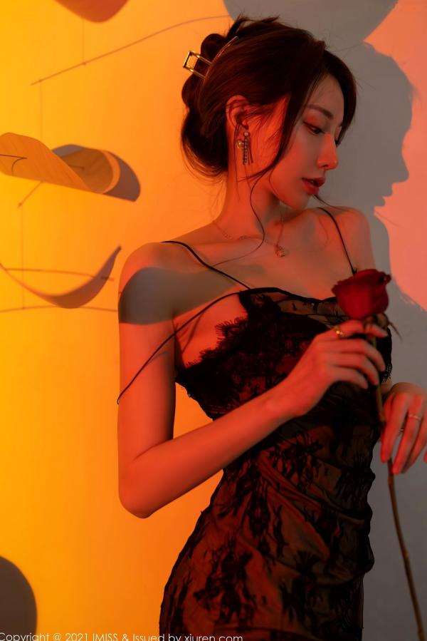 劉奕寧 刘奕宁  IMiss爱蜜社刘奕宁：极简白色露肩裙写真，优雅气质女神的高级感私房照，尽显柔美曲线与纯净魅力第9张图片