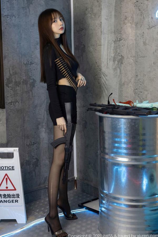 劉奕寧 刘奕宁  IMiss爱蜜社刘奕宁：极简白色露肩裙写真，优雅气质女神的高级感私房照，尽显柔美曲线与纯净魅力第14张图片