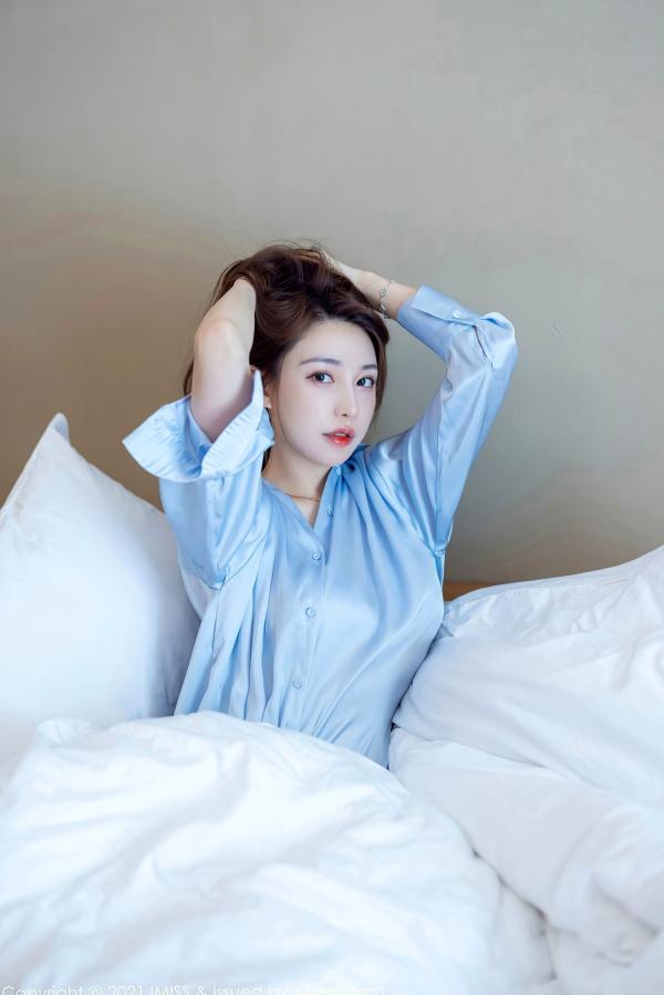 劉奕寧 刘奕宁  IMiss爱蜜社-597-刘奕宁-时装周黑色礼服与居家私房系列-蓝色丝绸睡衣-2021.05.28 - 无圣光大尺度时尚写真第16张图片
