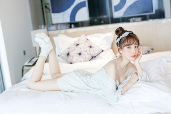 劉奕寧 刘奕宁  IMiss爱蜜社-481-刘奕宁-唯美私房床照, 清新甜美纯欲风, 条纹衬衣性感诱惑, 无圣光大尺度唯美写真第2张图片
