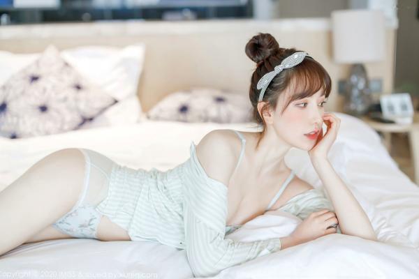 劉奕寧 刘奕宁  IMiss爱蜜社-481-刘奕宁-唯美私房床照, 清新甜美纯欲风, 条纹衬衣性感诱惑, 无圣光大尺度唯美写真第23张图片