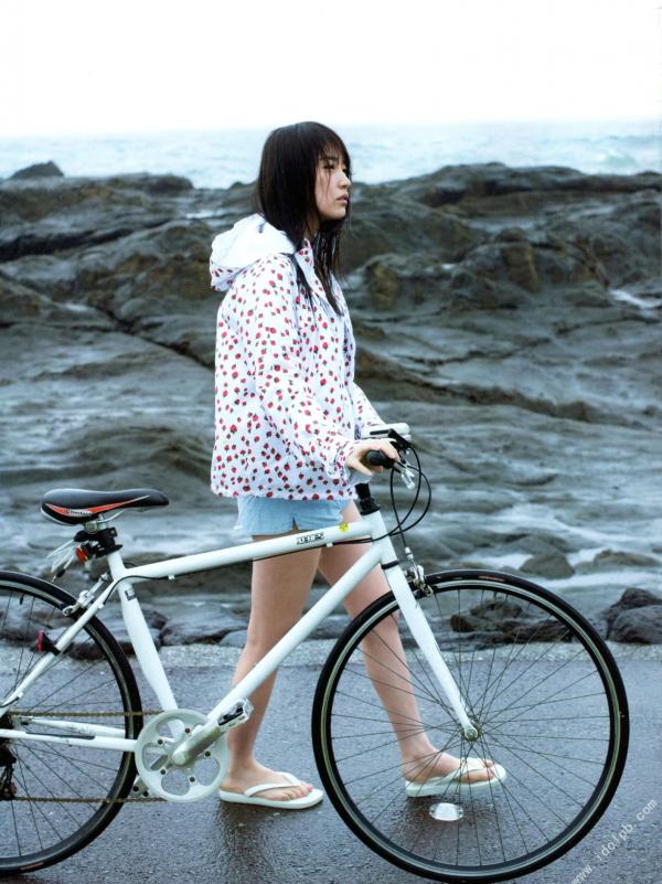 高山一実 高山一实  高山一实写真集《恋かもしれない》高清私房户外度假美图，海边比基尼与青春活力的清新治愈魅力第32张图片