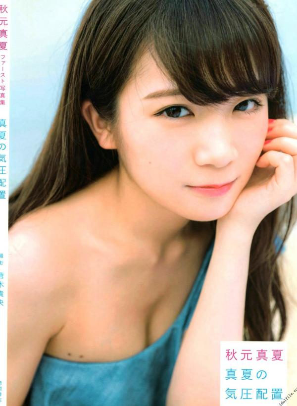 秋元真夏   秋元真夏1st写真集《真夏の气压配置》：海滩泳装与纯白婚纱的治愈系视觉盛宴第1张图片
