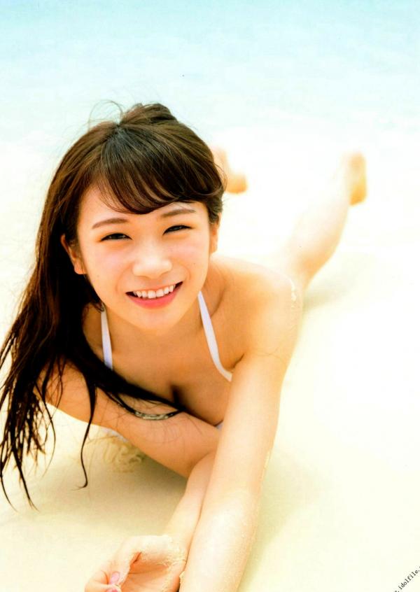 秋元真夏   秋元真夏1st写真集《真夏の气压配置》：海滩泳装与纯白婚纱的治愈系视觉盛宴第15张图片