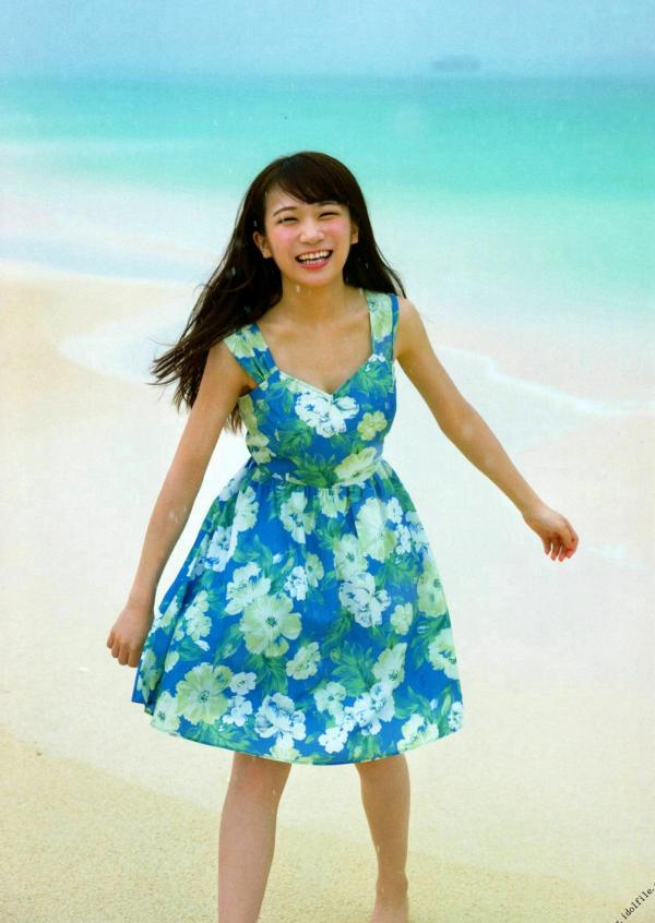 秋元真夏   秋元真夏1st写真集《真夏の气压配置》：海滩泳装与纯白婚纱的治愈系视觉盛宴第24张图片