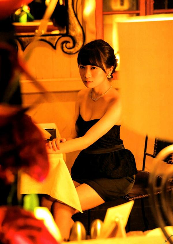 秋元真夏   秋元真夏1st写真集《真夏の气压配置》：海滩泳装与纯白婚纱的治愈系视觉盛宴第36张图片