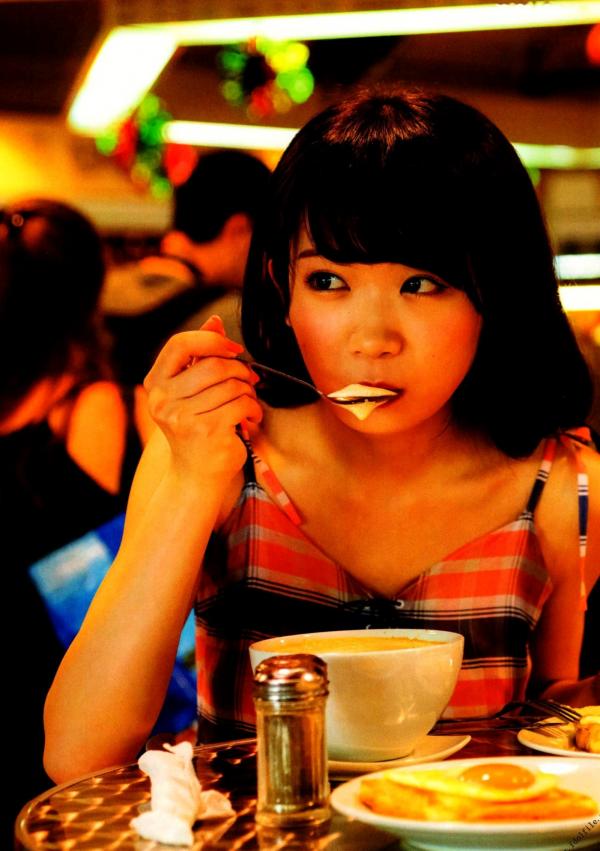 秋元真夏   秋元真夏1st写真集《真夏の气压配置》：海滩泳装与纯白婚纱的治愈系视觉盛宴第60张图片