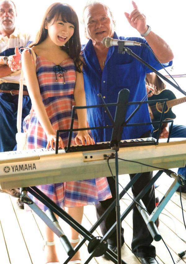 秋元真夏   秋元真夏1st写真集《真夏の气压配置》：海滩泳装与纯白婚纱的治愈系视觉盛宴第65张图片