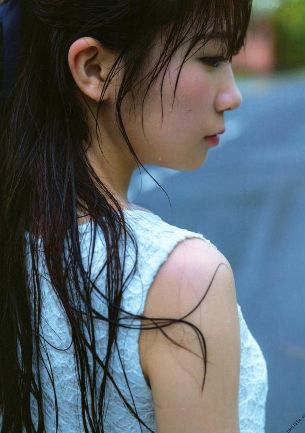 秋元真夏   秋元真夏1st写真集《真夏の气压配置》：海滩泳装与纯白婚纱的治愈系视觉盛宴第81张图片