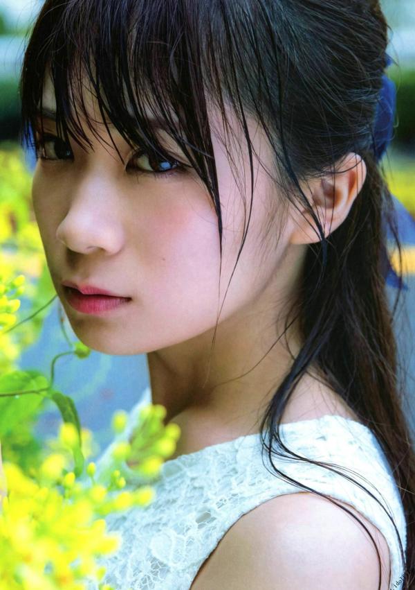 秋元真夏   秋元真夏1st写真集《真夏の气压配置》：海滩泳装与纯白婚纱的治愈系视觉盛宴第84张图片