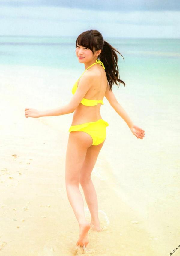 秋元真夏   秋元真夏1st写真集《真夏の气压配置》：海滩泳装与纯白婚纱的治愈系视觉盛宴第87张图片